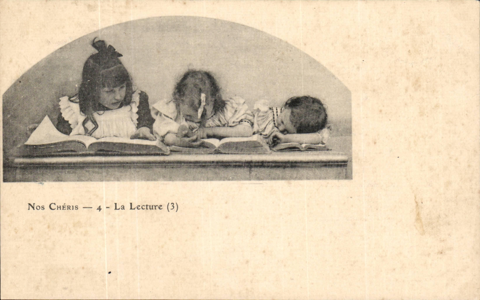 CPA Fantaisie Enfants Nos cheris La lecture
