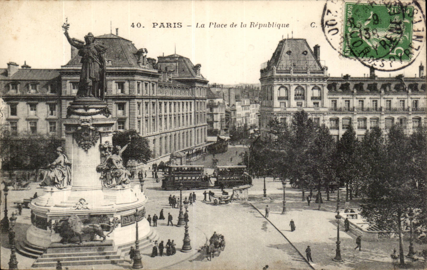 Paris CPA La place de la Republique (lion)