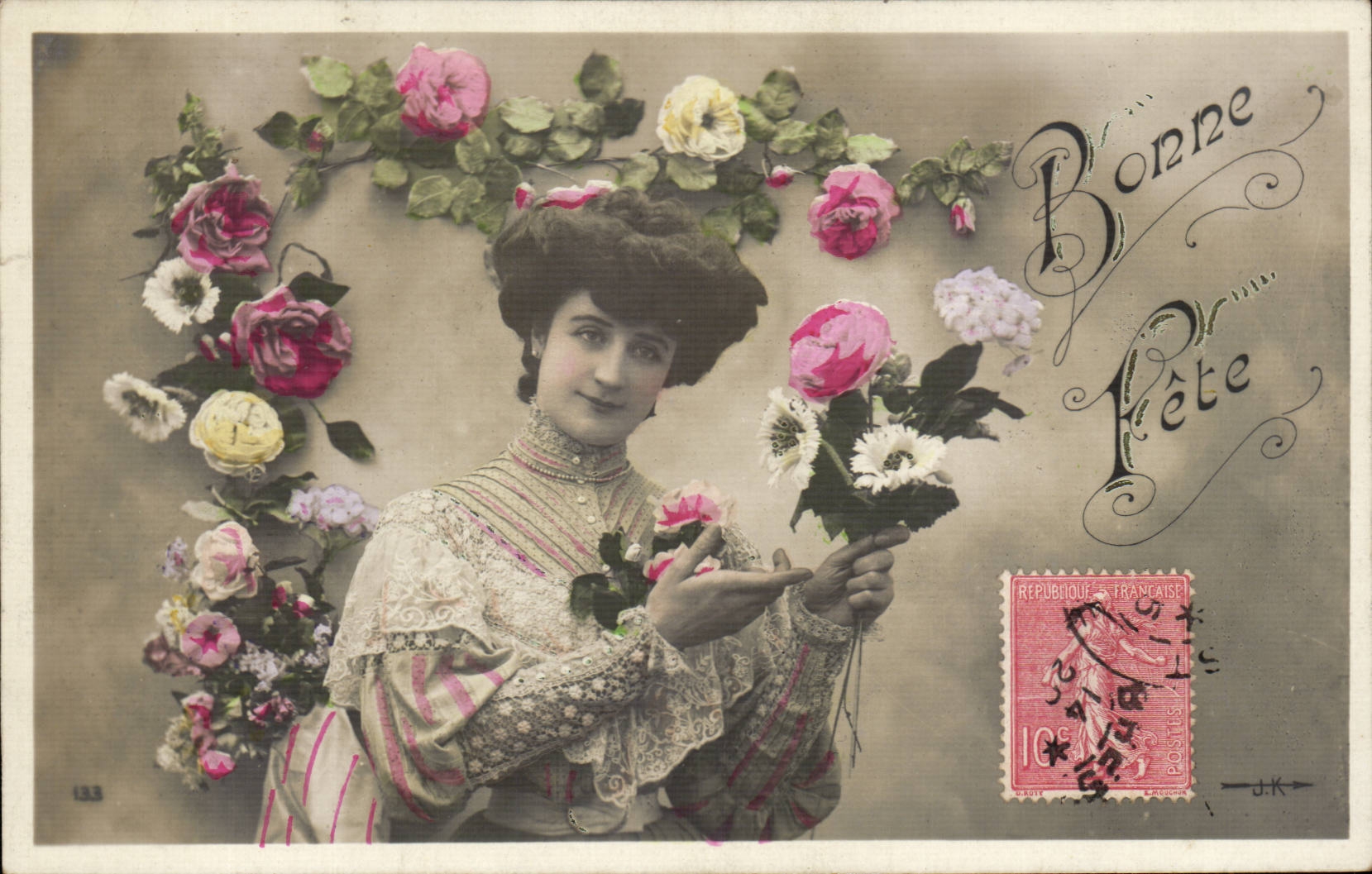 Femme avec bouquet de fleurs — Bonne Année — J.K. éditeur, n°133