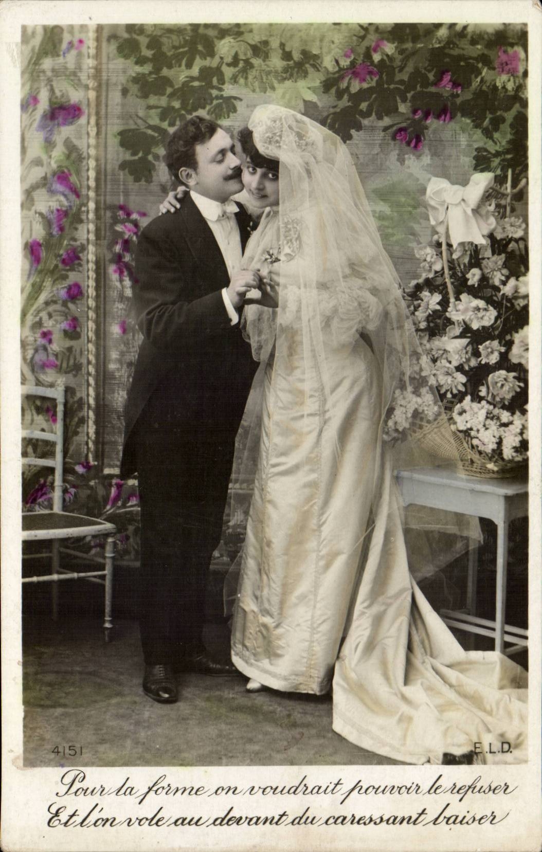 Nouvelle de mariage — couple en tenue nuptiale — E.L.D. n°4151
