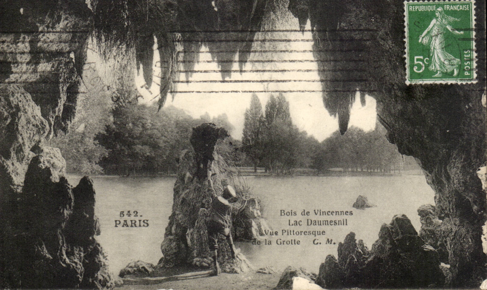 Bois de Vincennes — Vue pittoresque de la grotte Lac Daumesnil — C. M. — n° 542