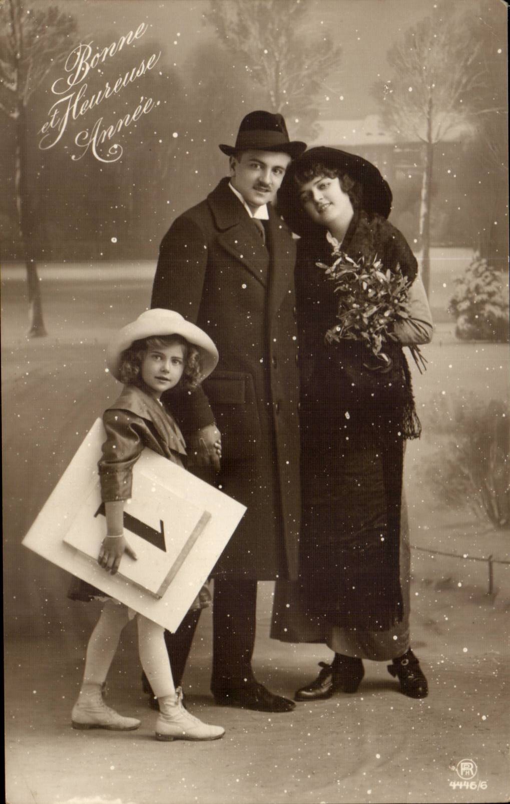 Famille en extérieur sous la neige — éditeur PR, n° 4446/6