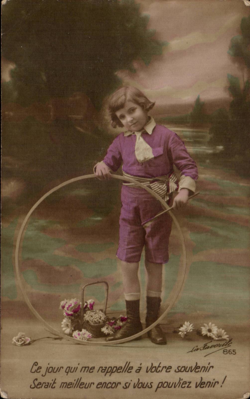 CPA Fantaisie Enfant Garcon au cerceau