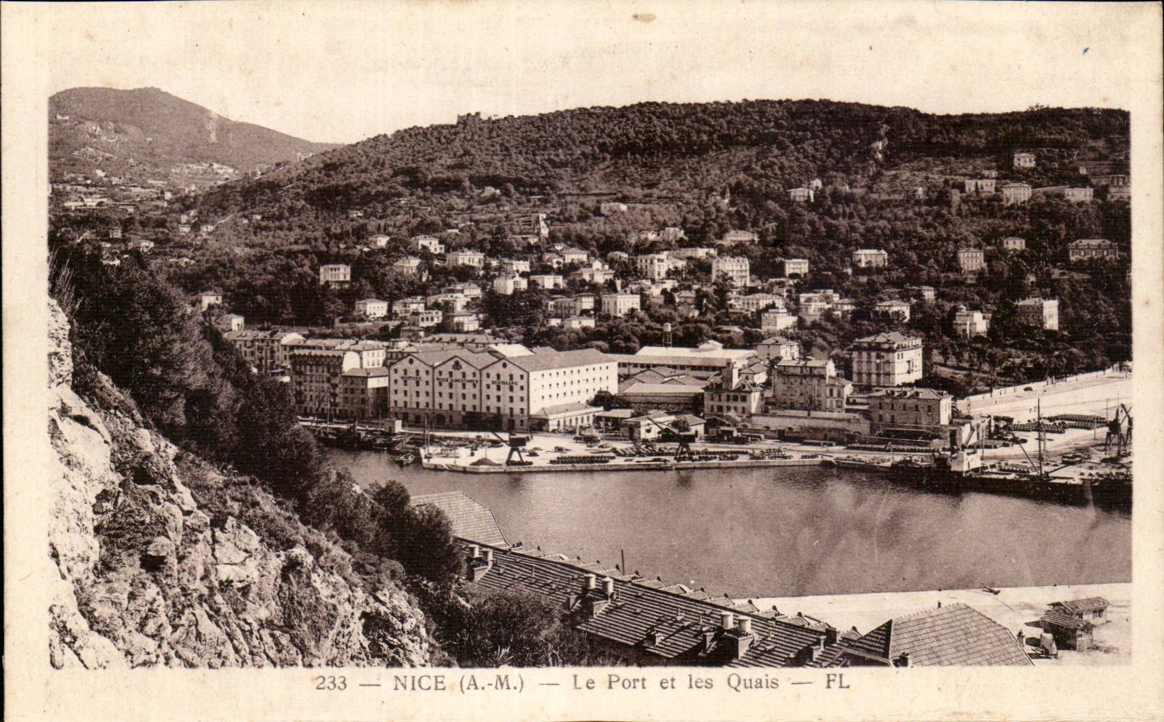 Nice CPA Le port et les quais