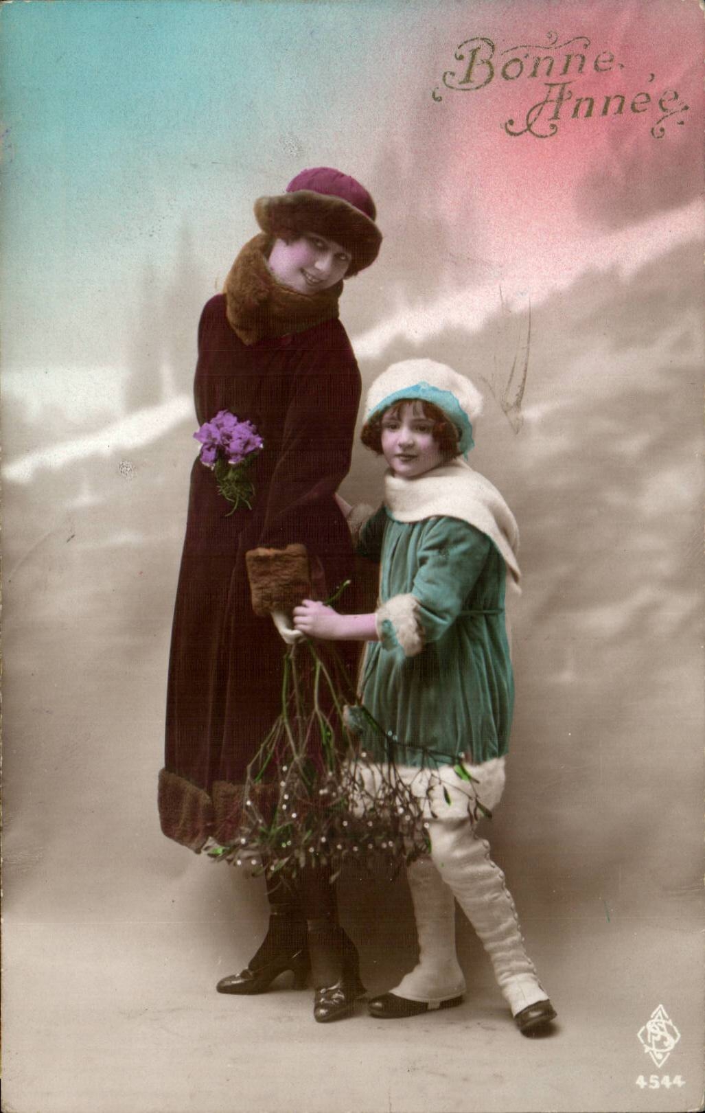 Femme et enfant avec branche de gui — Bonne Année — éditeur 4544