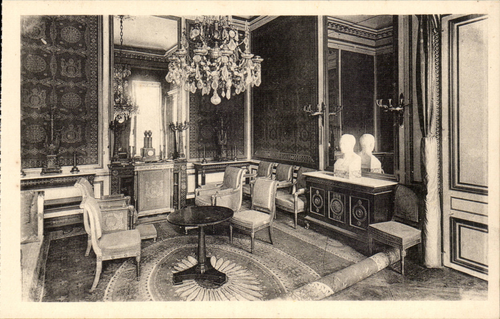 Interno del Castello di Fontainebleau — Sala da pranzo o salotto — Edizione dei Musei Nazionali