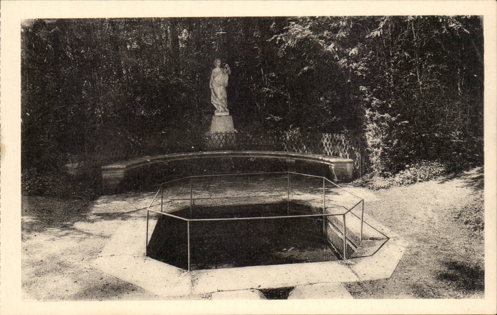 Fuente del Castillo de Fontainebleau — estatua y estanque — Edición de los Museos Nacionales