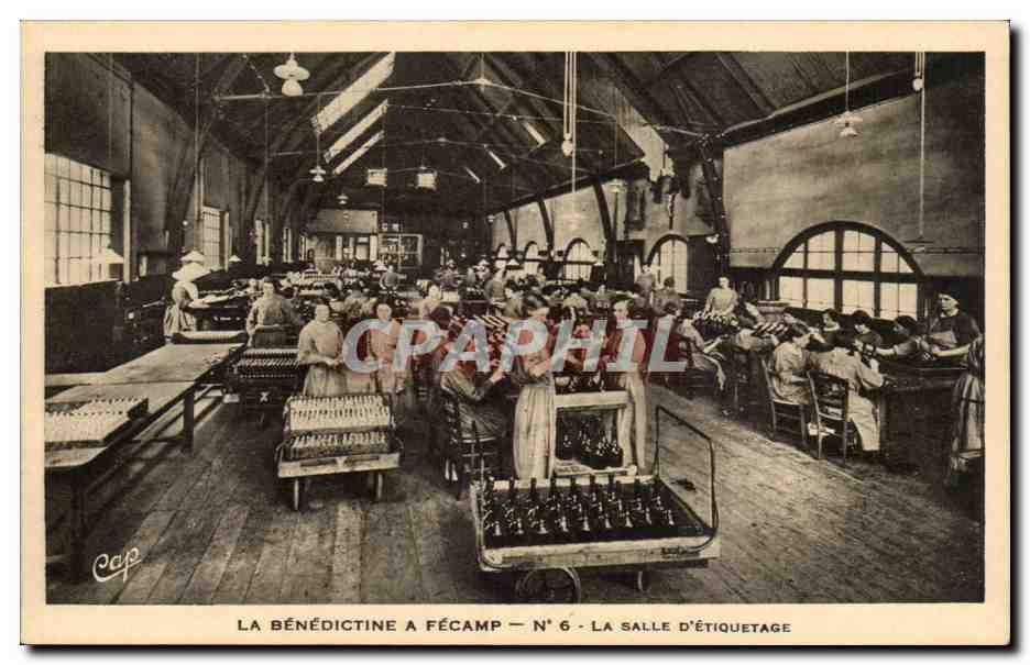 Fecamp - La Benedictine - La Salle d'Etiquetage - Usine - Ouvrier - CPA 