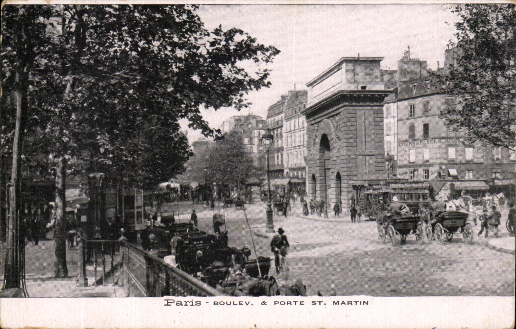 Paris - Boulevard et Porte Saint Martin - CPA 
