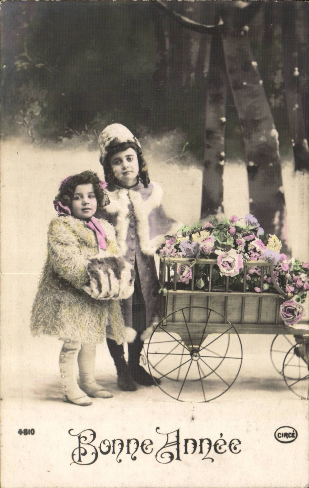 Fantaisie - Enfants - Little girls in warm fur coats - Bonne Annee - CPA 