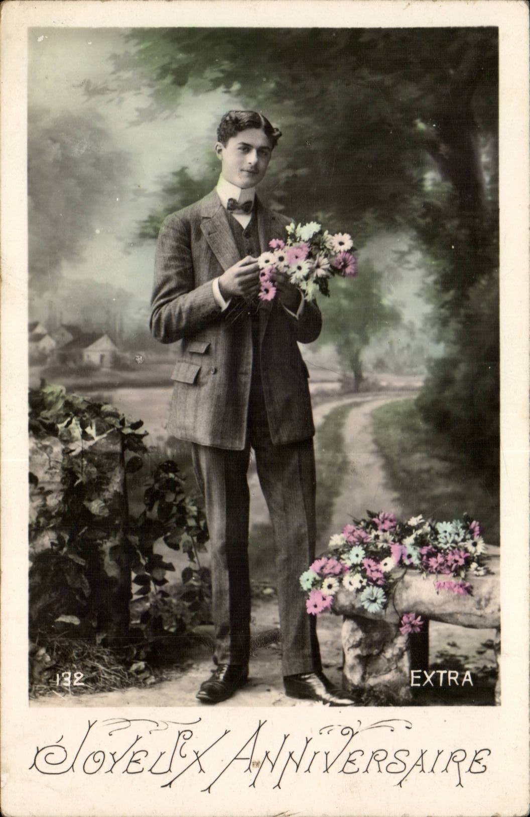 Jeune homme avec bouquet — Anniversaire — EXTRA 132