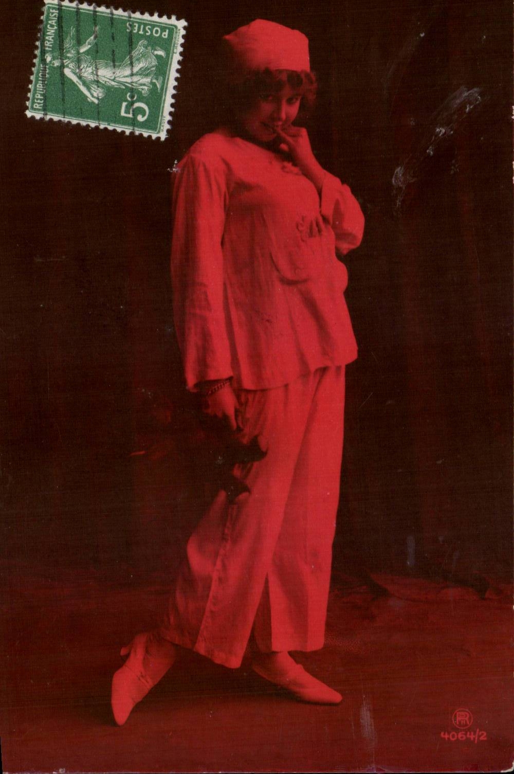 Fantaisie - Femme - Woman in clown suit with red tint - CPA 