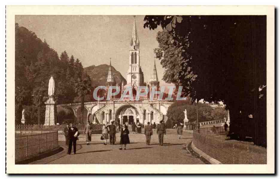 La Basilique et le Parvis — Lourdes — Édition La Basilique et le Parvis
