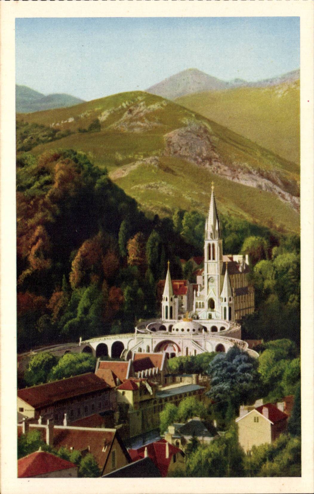 Lourdes - La Basilique - Montagne du Calvaire - CPA 