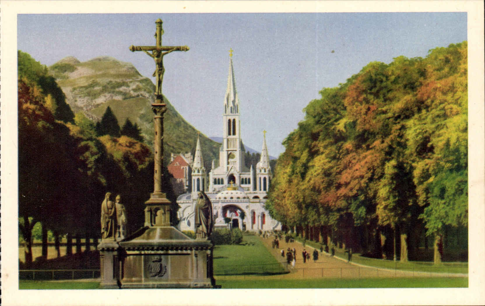 Lourdes - La Basilique - Calvaire breton - CPA 