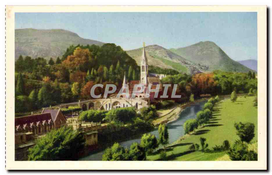 Lourdes - La Basilique - Le Gare - CPA 