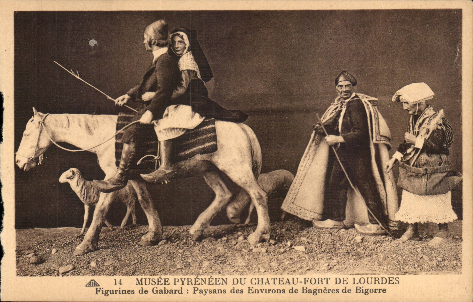 Lourdes - Musee Pyreneen du Chateau Fort - Figurines de Gabard - Paysans des Environs de Bagneres - CPA 