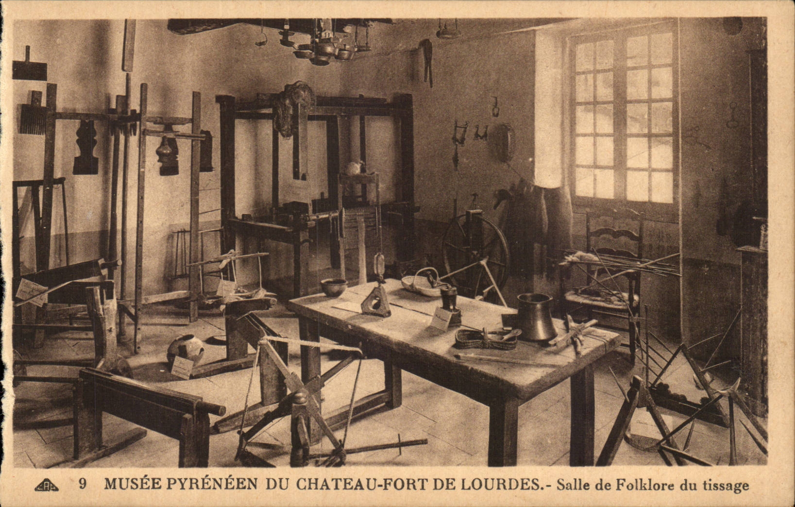 Lourdes - Musee Pyreneen du Chateau Fort - Salle de Folklore du tissage - CPA 