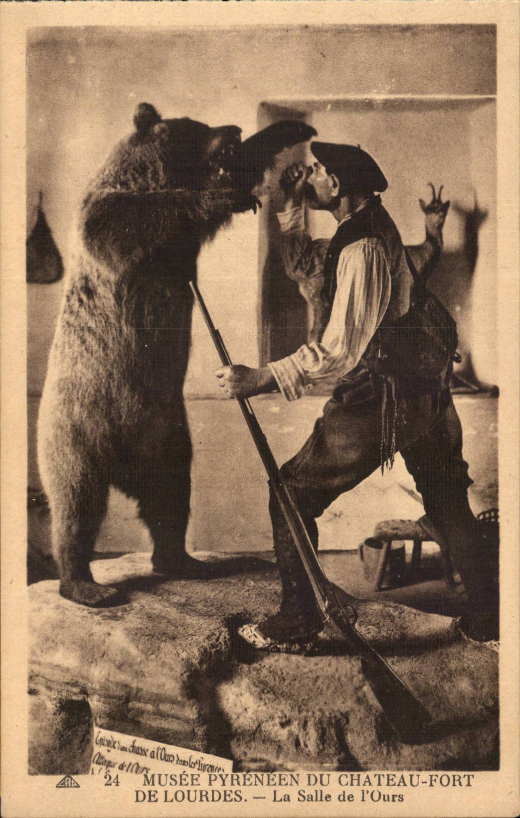 Lourdes - Musee Pyreneen du Chateau Fort - La Salle de l'Ours - CPA Bear