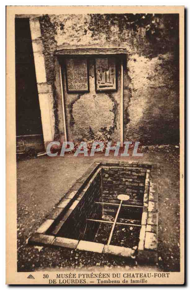 Lourdes - Musee du Pyreneen Chateau Fort - Tombeau de Famllie - CPA 