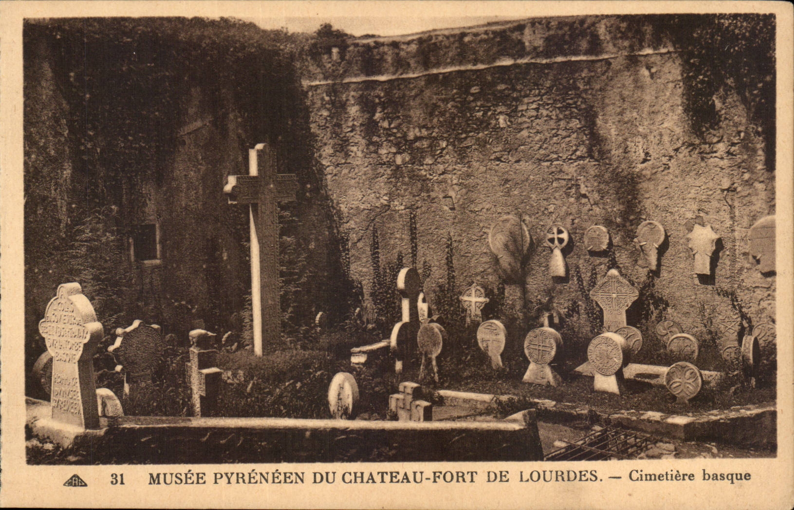 Lourdes - Musee du Pyreneen Chateau Fort - Cimetiere basque - CPA 