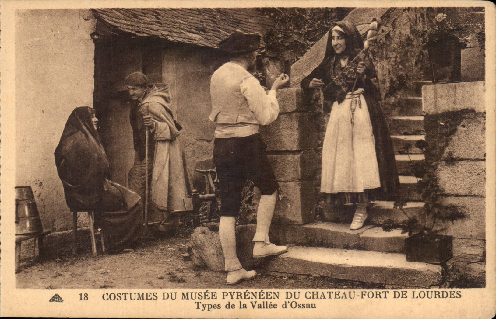 Costumes du Musée Pyrénéen du Château-Fort de Lourdes — Types de la Vallée d'Ossau — n°18