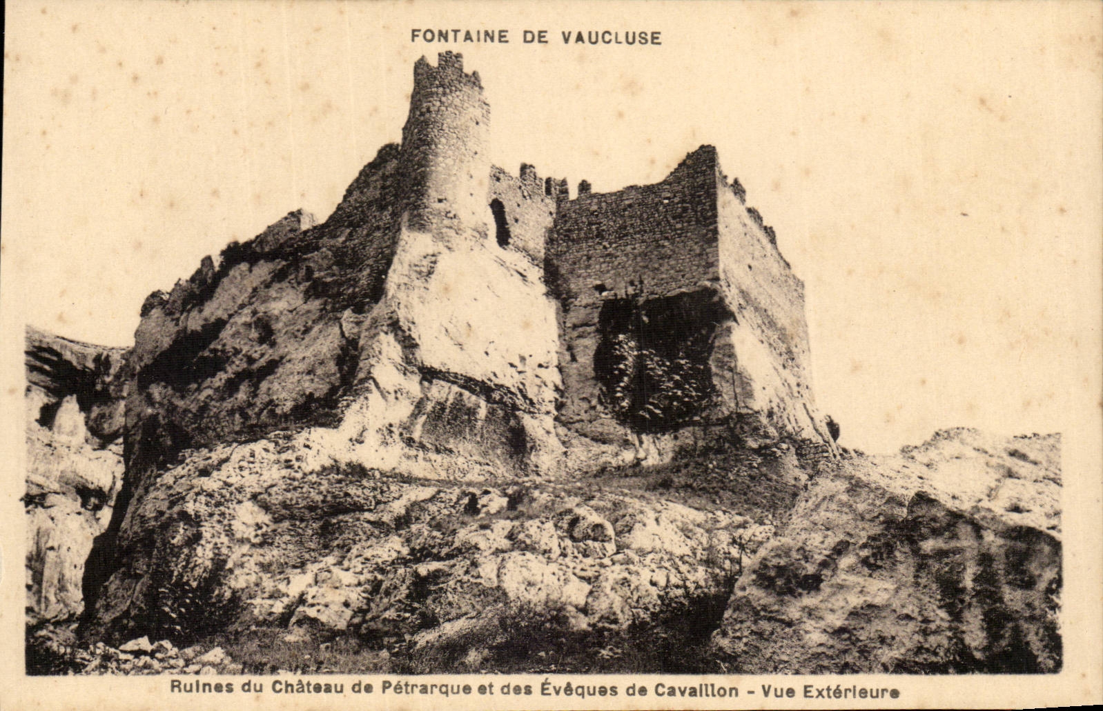 Ruines du Château de Pétrarque et des Évêques de Cavaillon — Vue Extérieure — Fontaine de Vaucluse — Édition F. Beau, Avignon