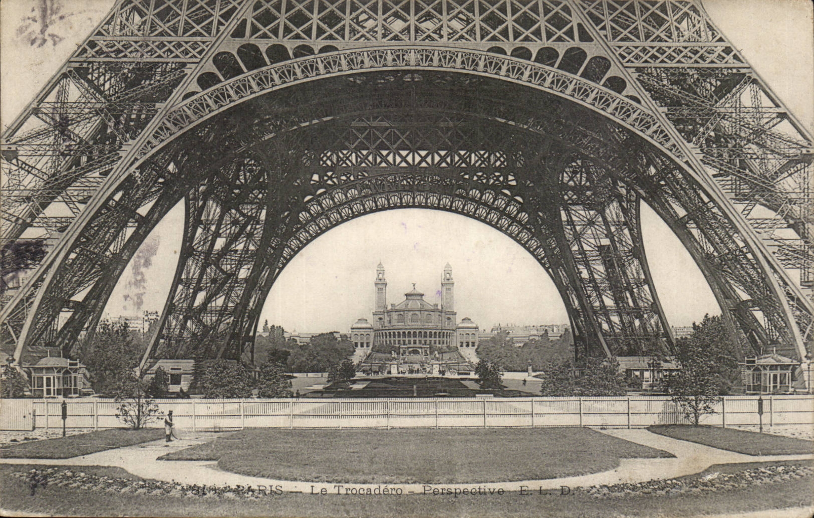 Paris - 16 - Le Trocadero - Perspective - Tour Eiffel - Eiffel Tower - CPA 