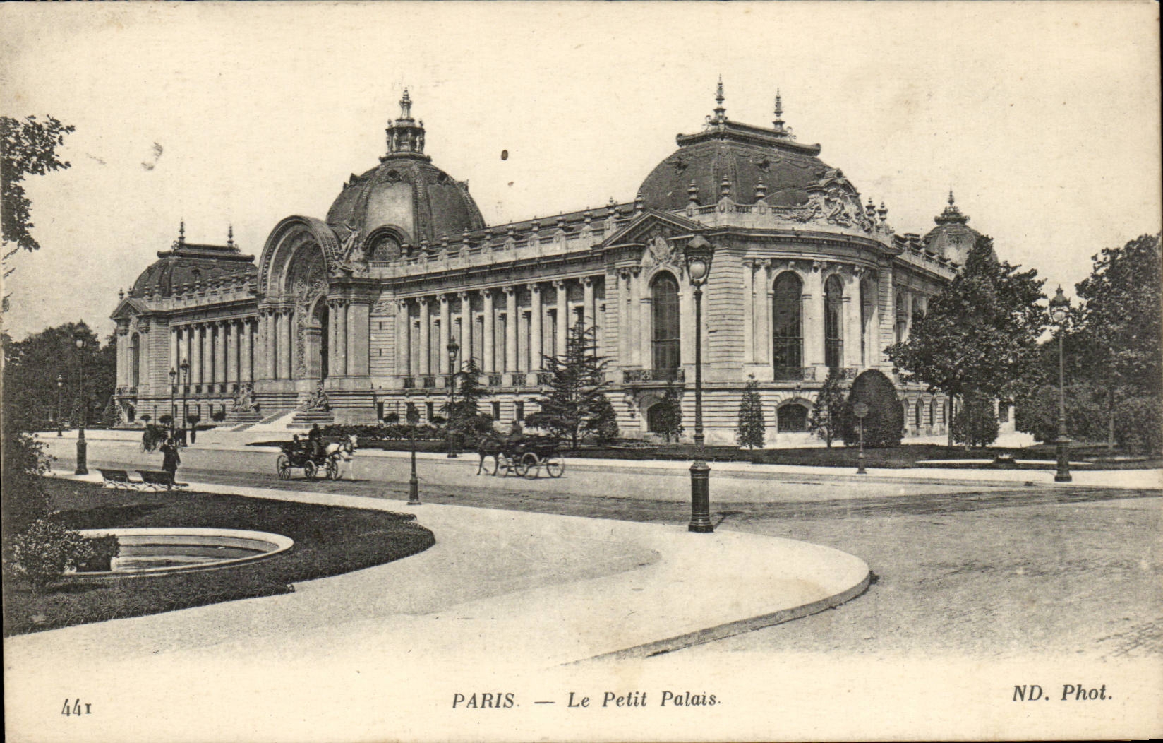 Paris CPA le petit palais
