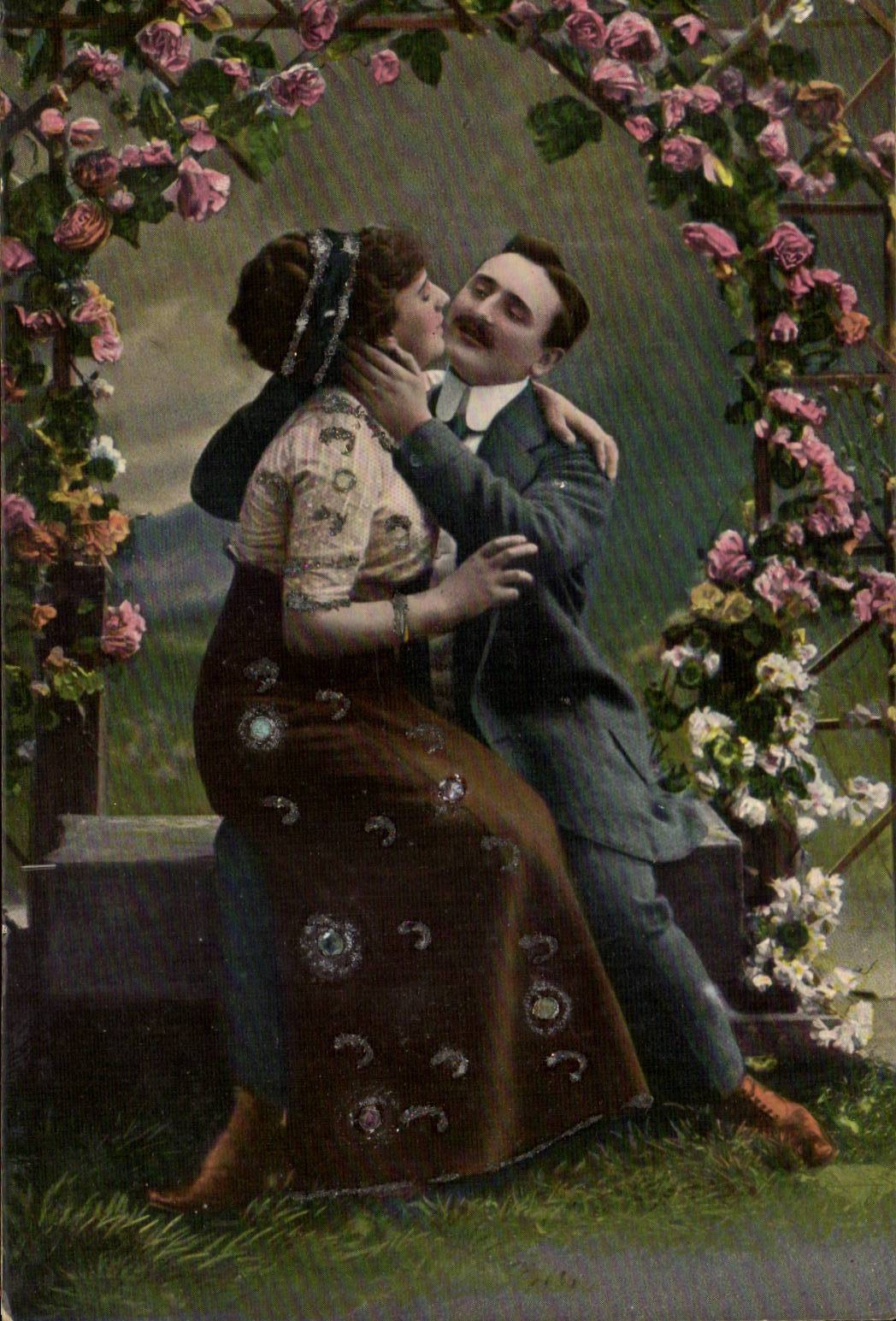 Liebespaar unter einem Rosenreben — Verlag 'Serie 2269' — Datierung 23. November 1914