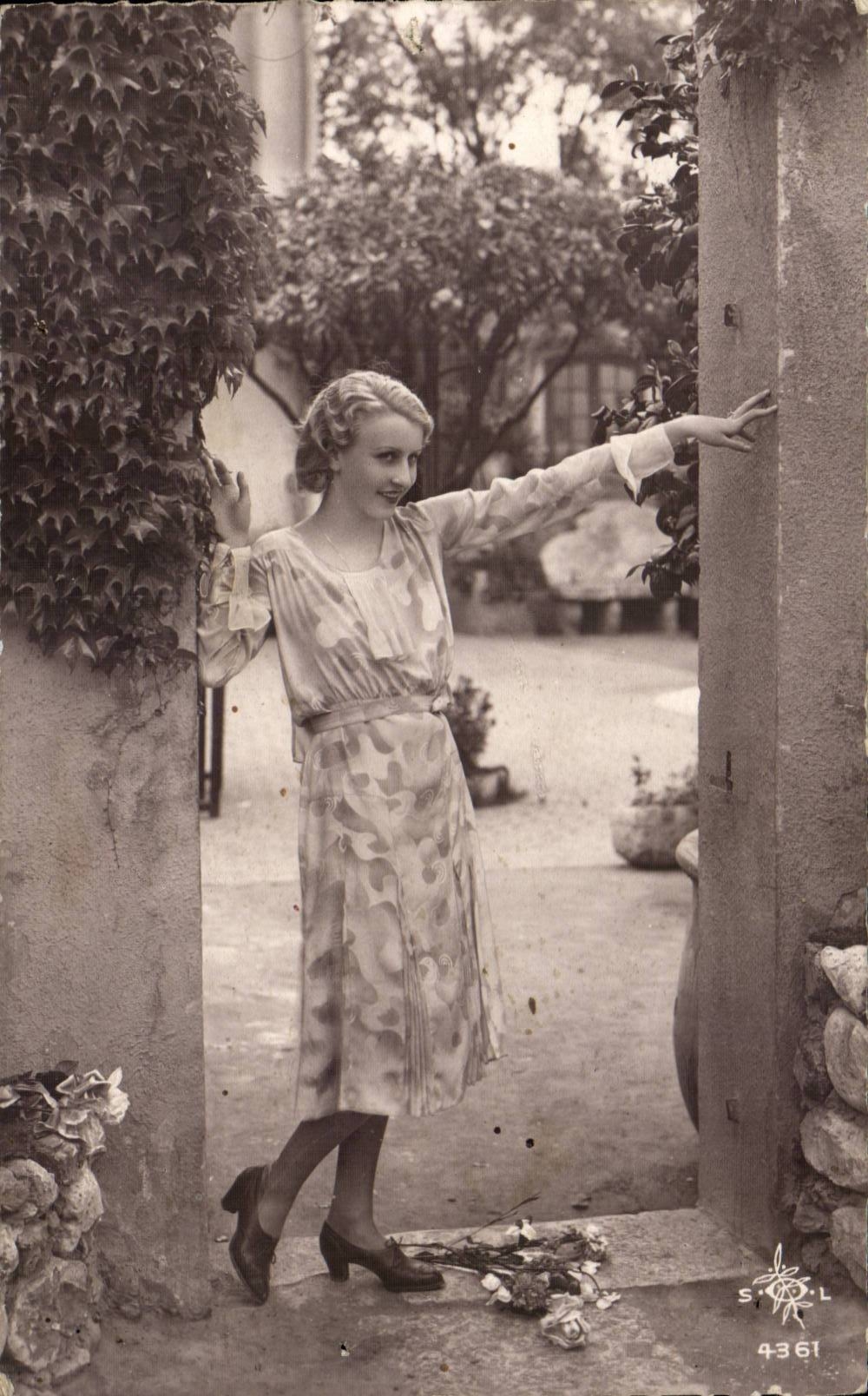 CPA Fantaisie Femme 
