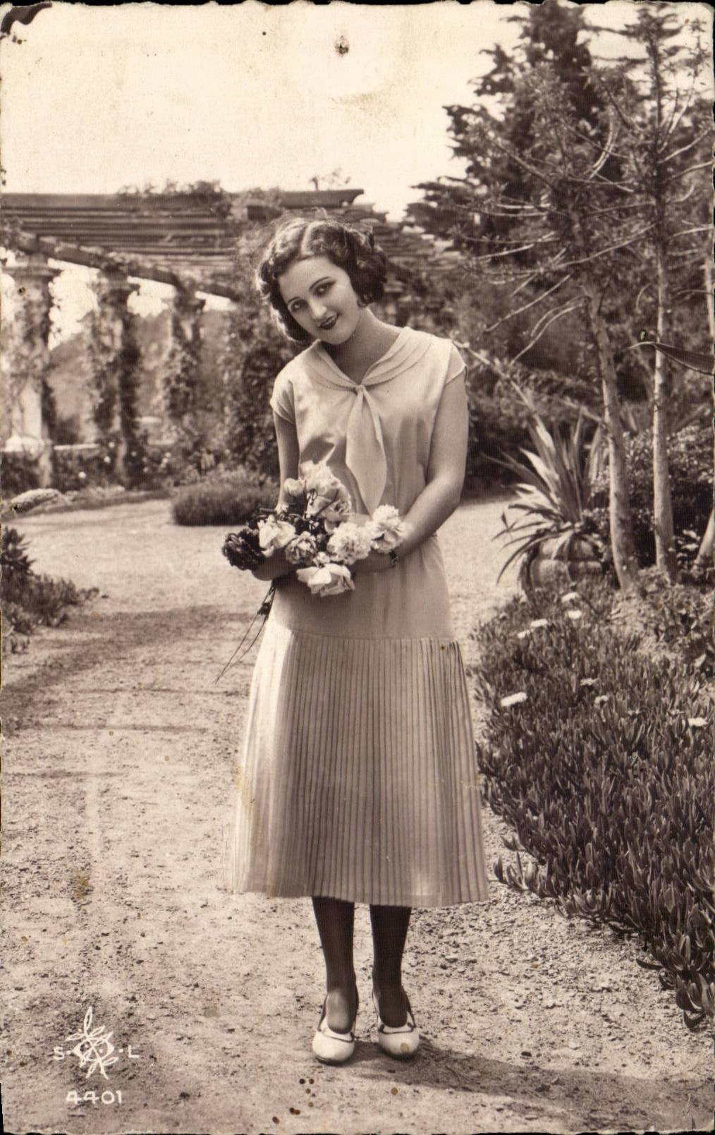 CPA Fantaisie Femme