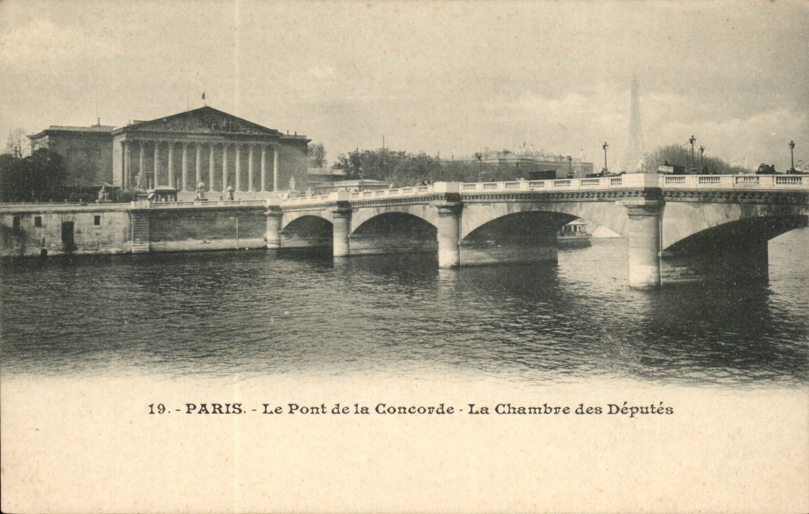 Paris CPA Le pont de la Concorde La chambre des deputes (Tour Eiffel)