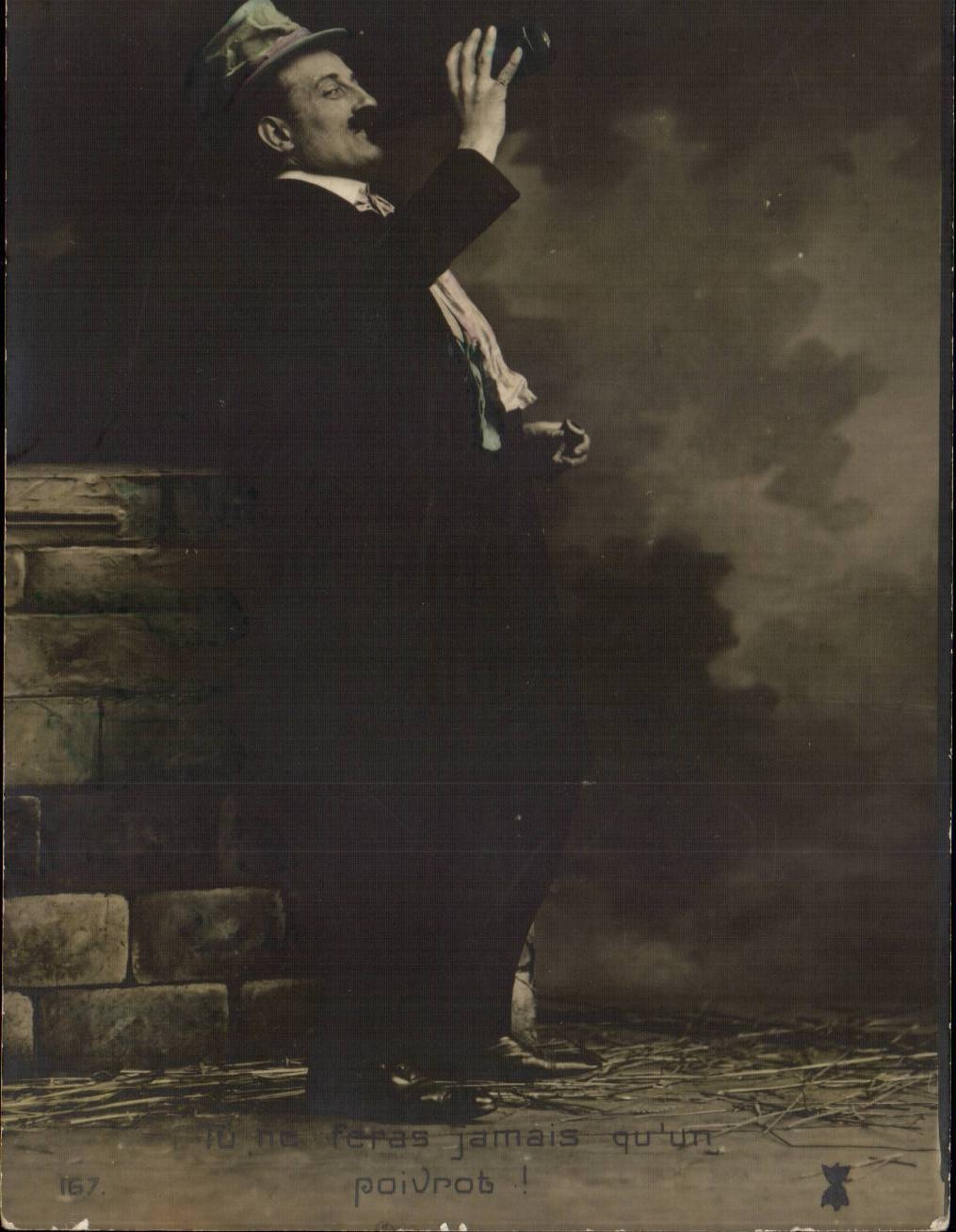 CPA Homme buvant a la bouteille (poivrot alcool)