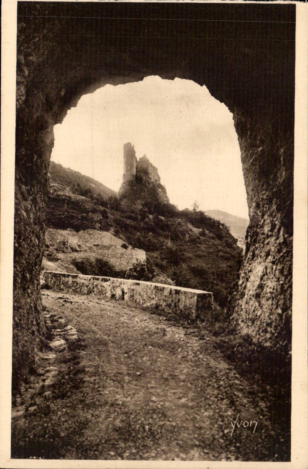 CPA Gorges de Daluis Guillaumes le vieux chateau