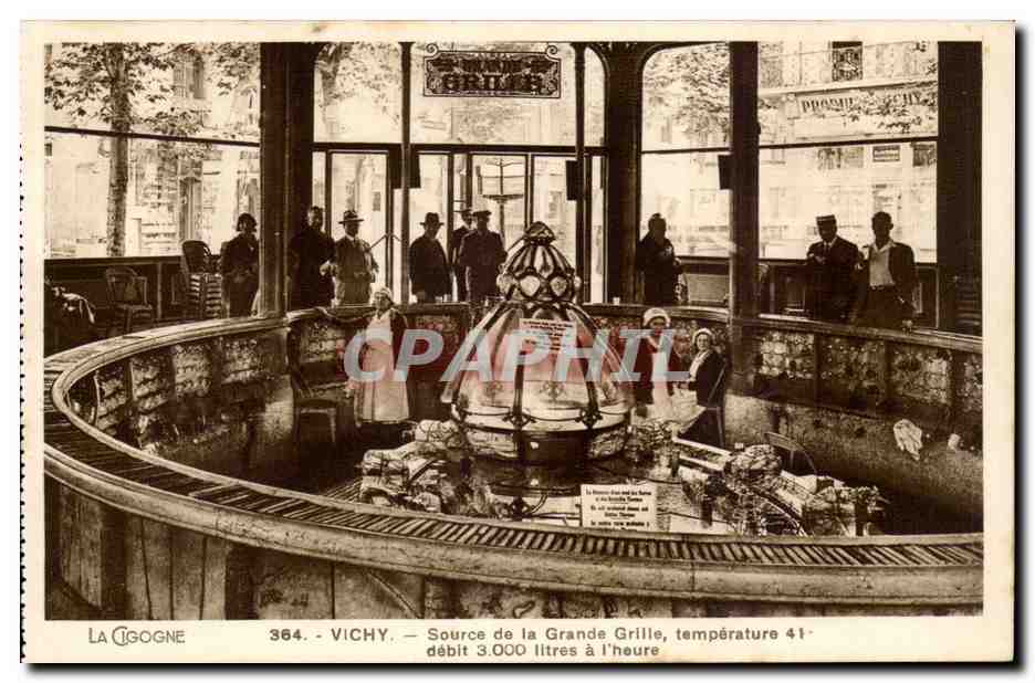 Vichy CPA Source de la grande grille 