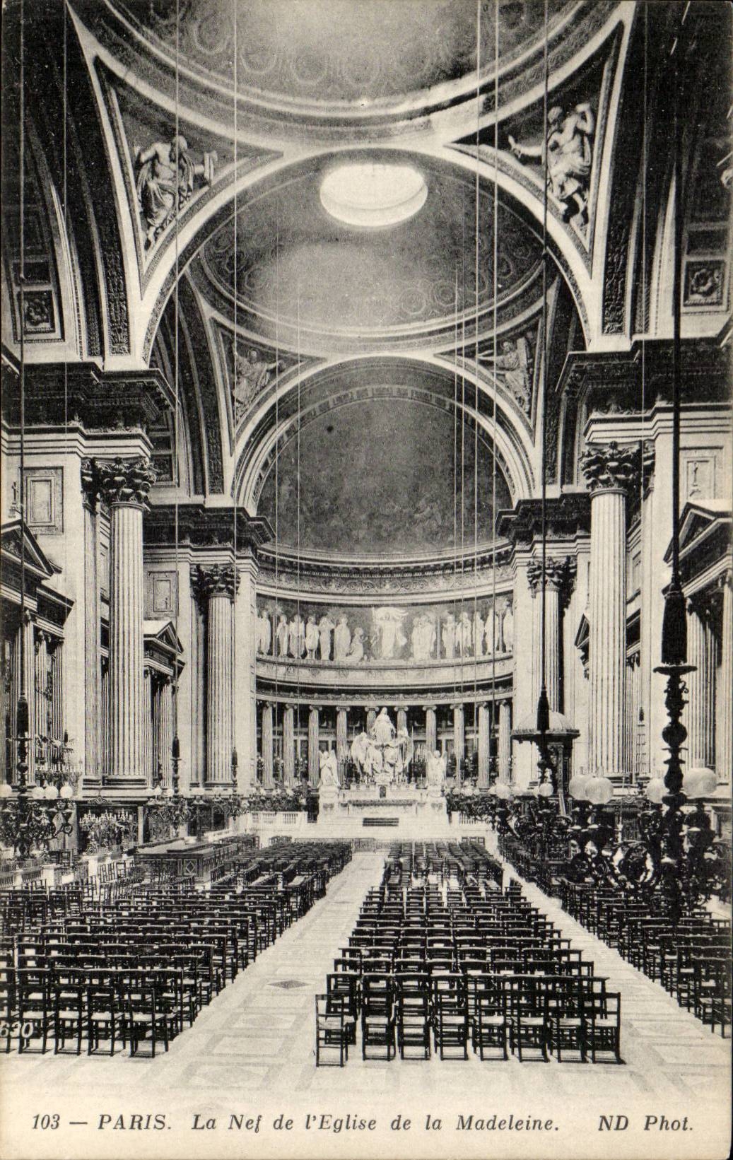 Paris CPA La nef de l'eglise de la Madeleine