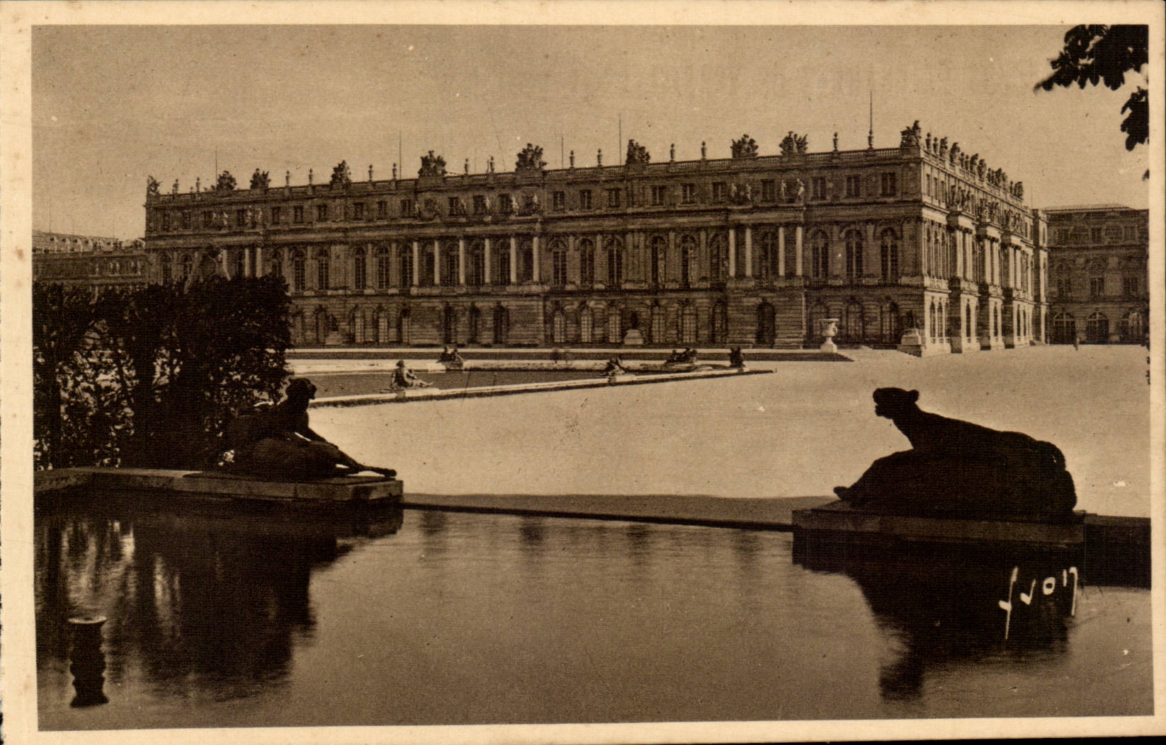 Versailles CPA Le palais vu du cabinet du point du jour