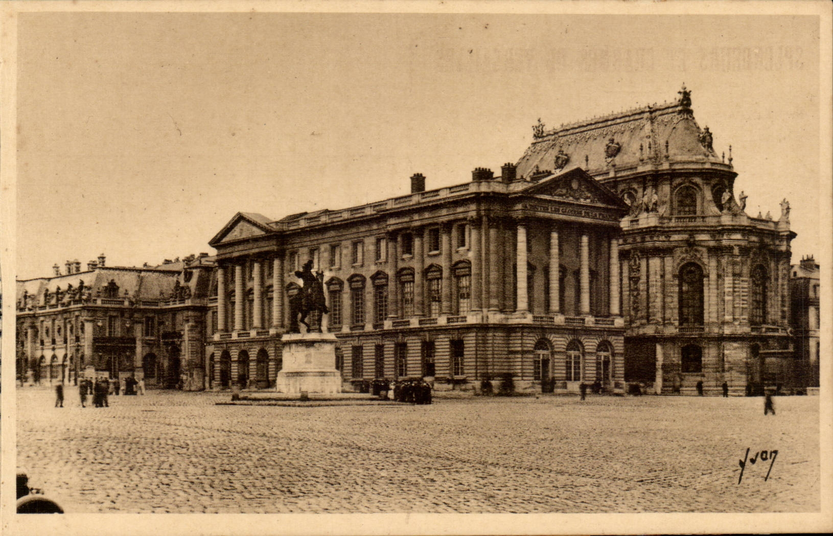 Palais de Versailles — La Cour Royale et la Chapelle — Les Éditions d'Art YVCN, Paris