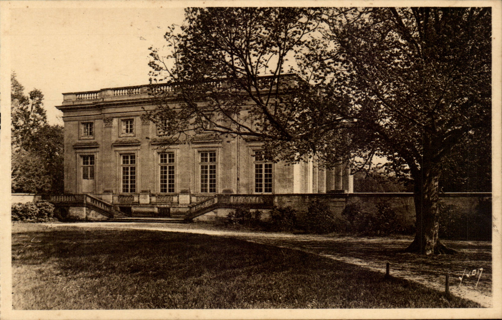 Versailles CPA Facade du petit TRianon sur les jardins