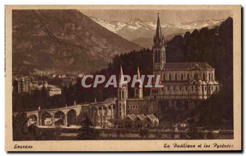 Lourdes CPA La basilique et les Pyrenees