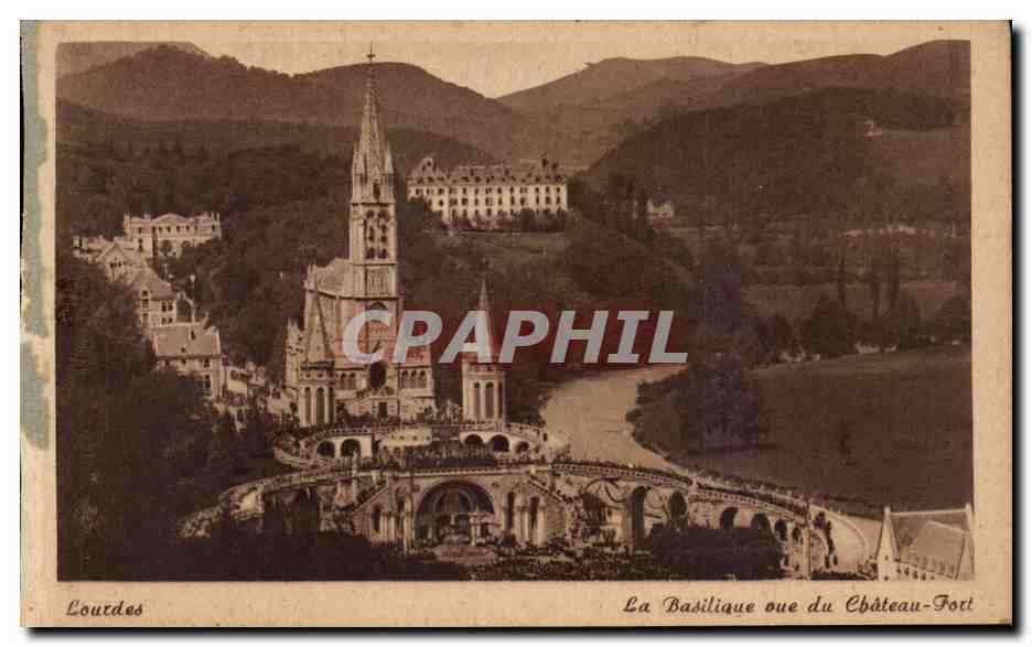 Lourdes CPA La basilique vue du chateau fort