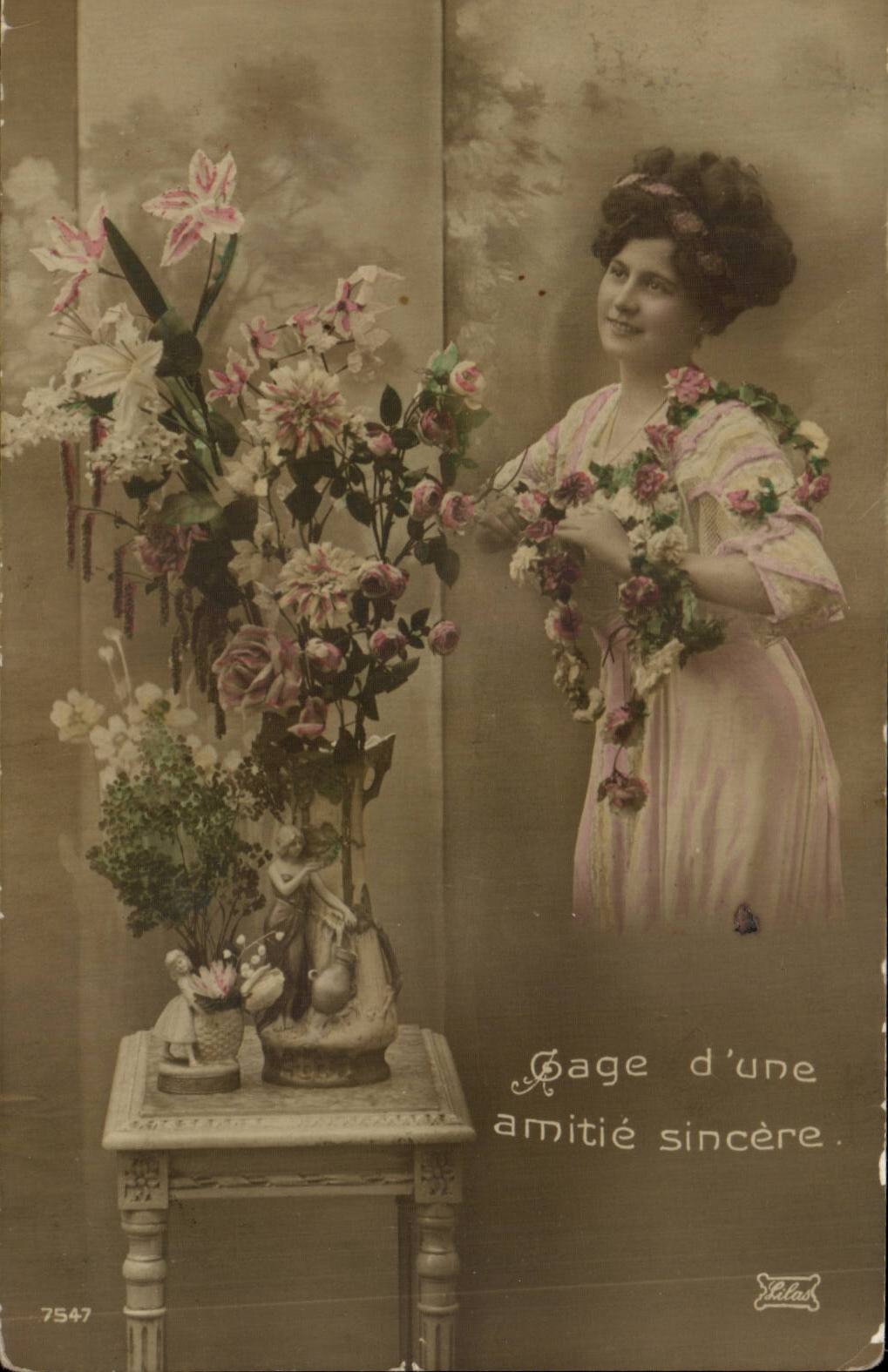 Femme en robe rose avec couronne de fleurs — Gage d'une amitié sincère — Éditeur Lalas, n° 7547