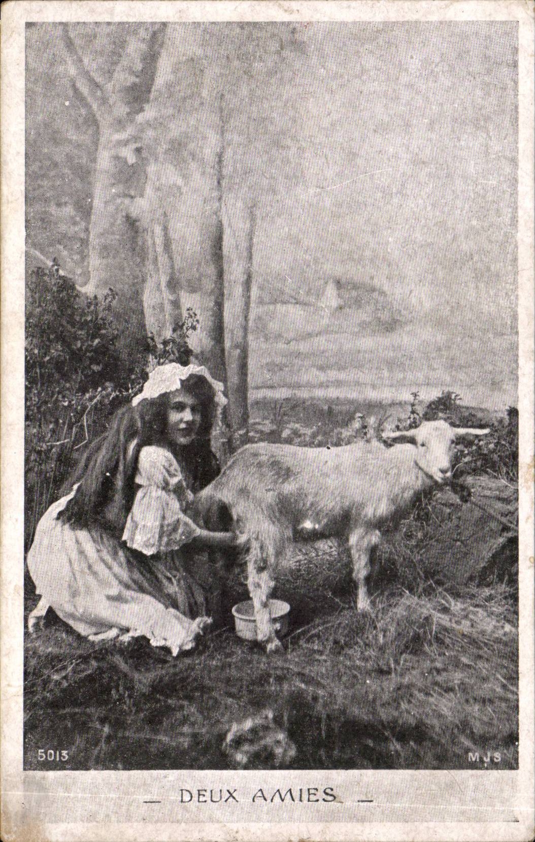 CPA Enfant et mouton (sheep) Deux amies