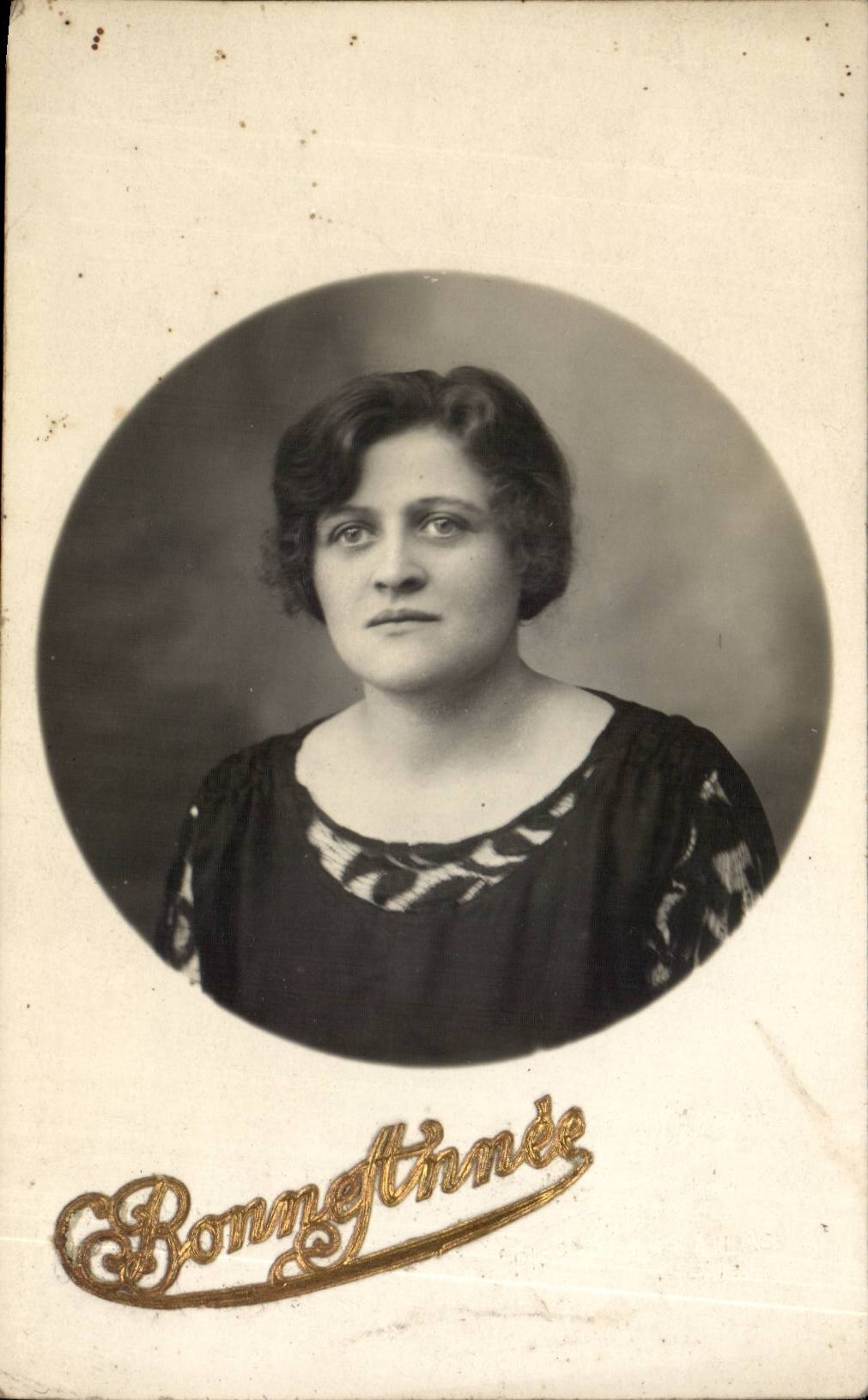 CPA Fantaisie Femme CARTE PHOTO Les Lilas Romainville