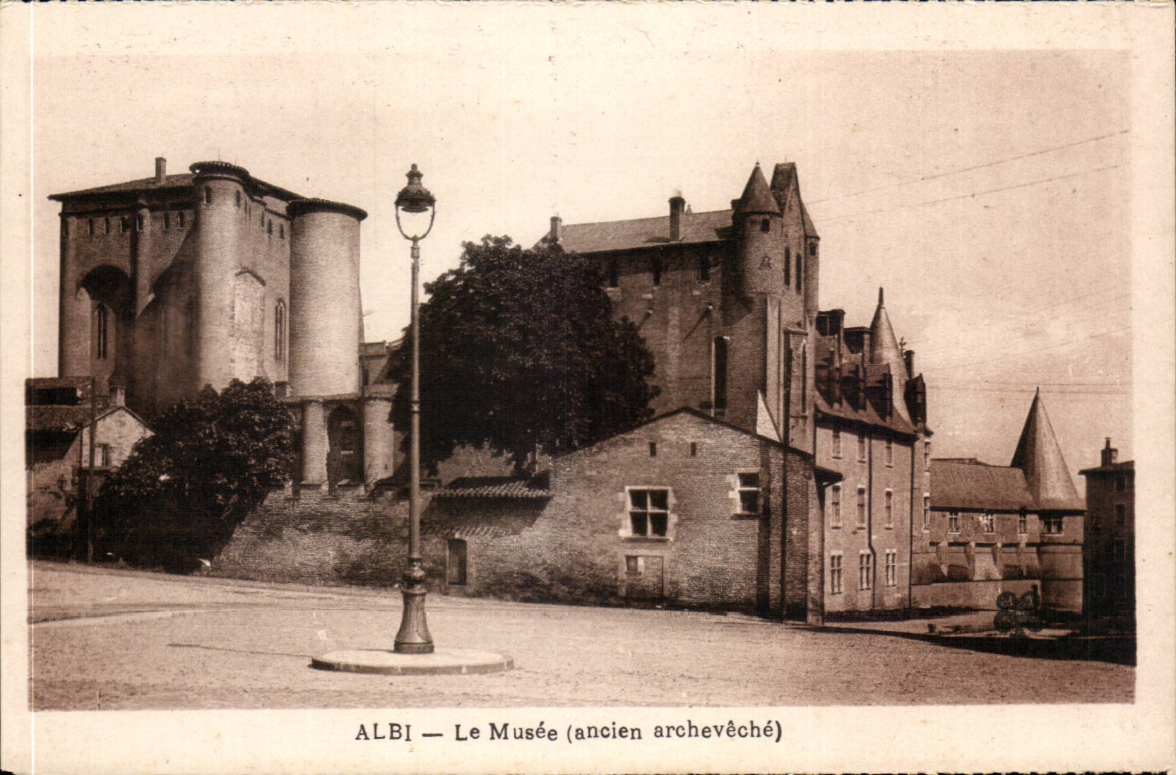 Albi — Le Musée (ancien archevêché) - Recto
