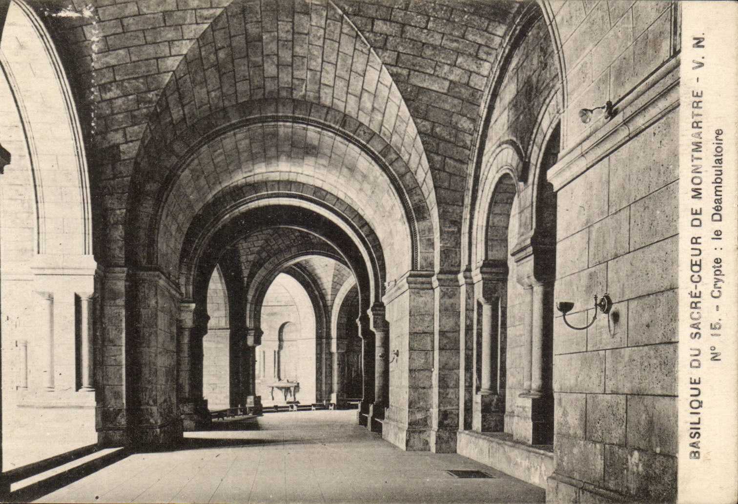 CPA Paris Basilique du Sacre Coeur Montmartre Crypte Le deambulatoire
