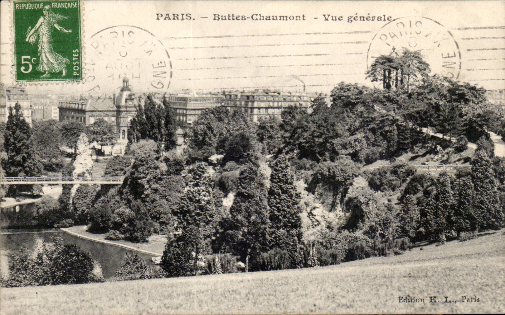 CPA Paris Buttes Chaumont Vue generale