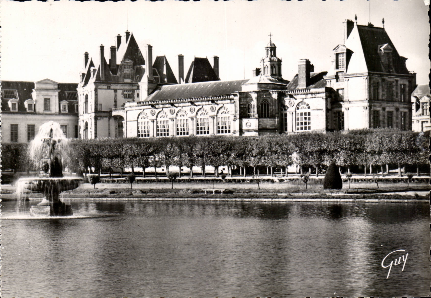 Tarjeta postal antigua Fontainebleau — Jardines del castillo, estanque del Tíber y capilla de San Saturnino — André Legonte, n° 909