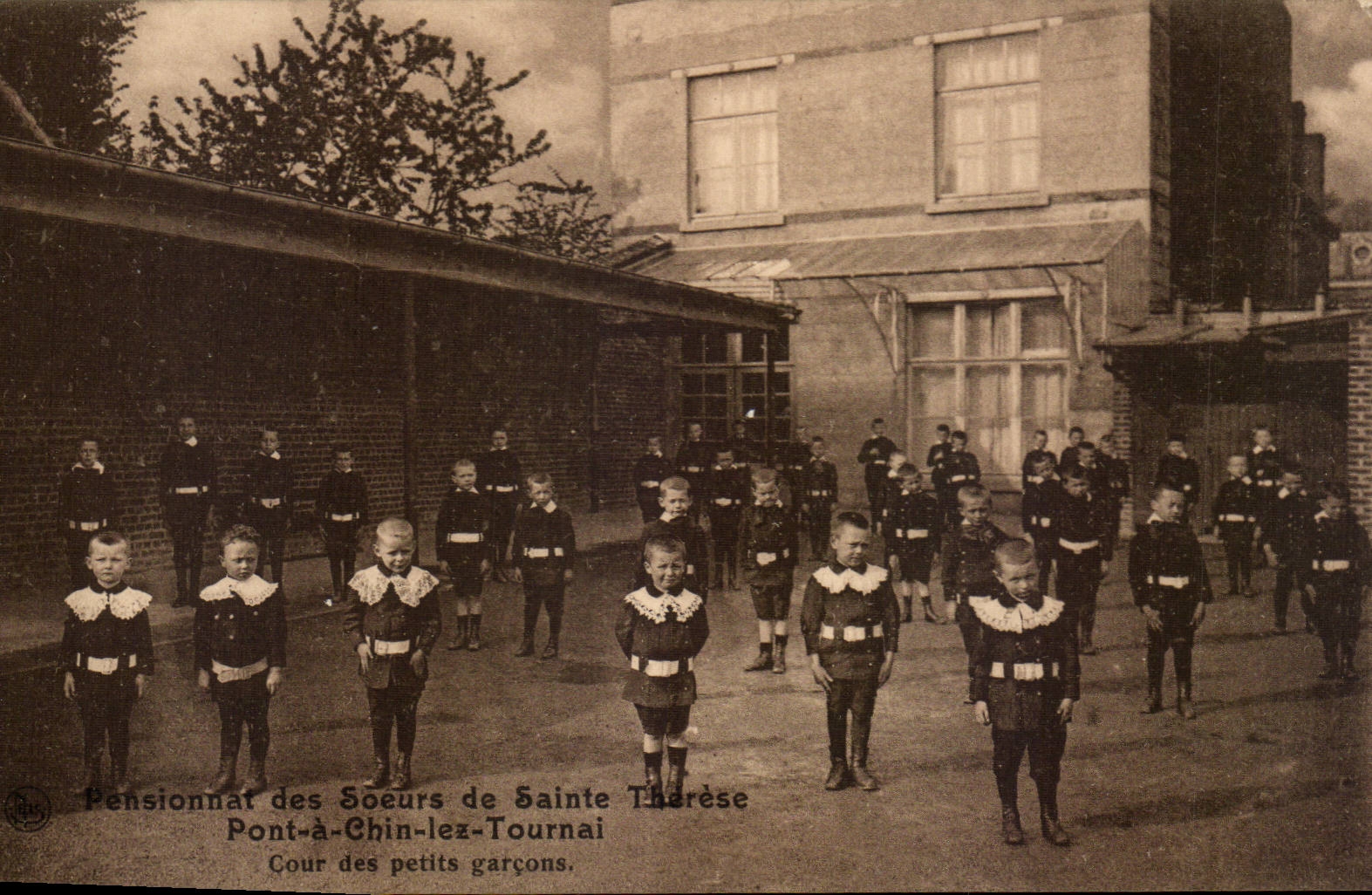Pensionat der Schwestern von Saint Thérèse — Cour des petits garçons — Ed. Nols, Brüssel
